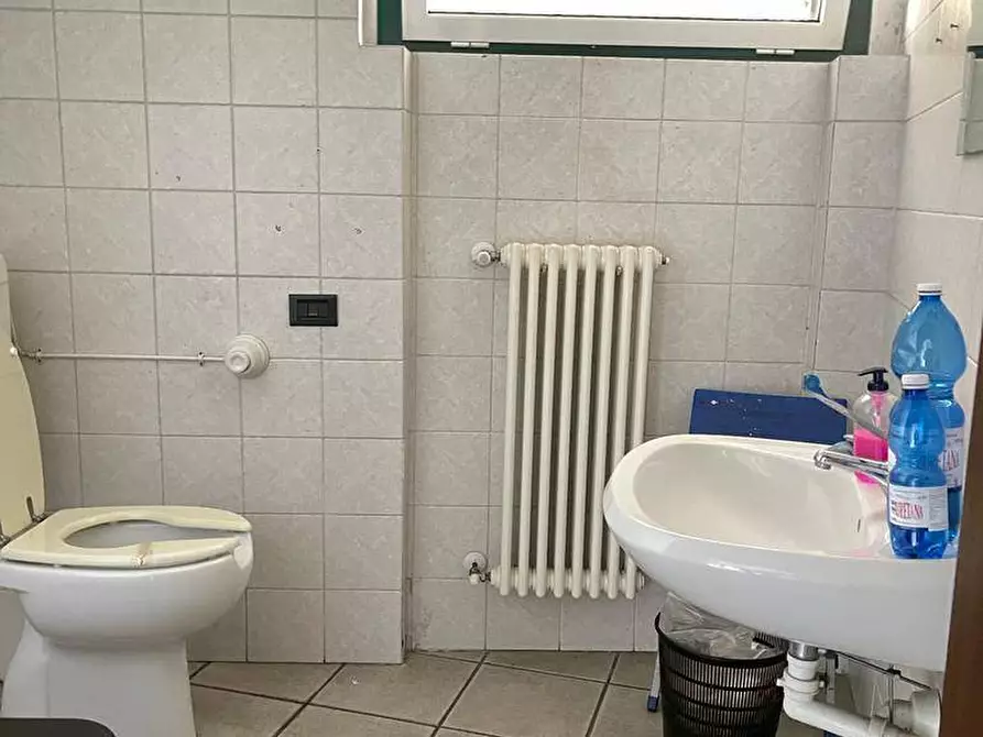 Immagine 4 di Negozio in vendita  in Via Alessandro Volta a Gallarate