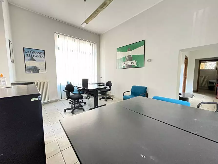 Immagine 5 di Negozio in vendita  in Via Alessandro Volta a Gallarate