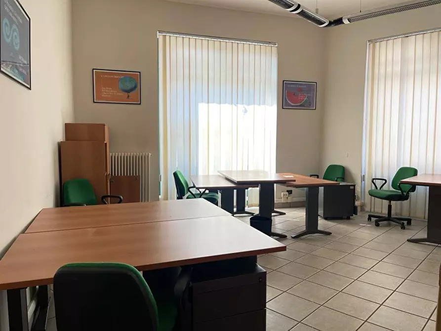Immagine 10 di Negozio in vendita  in Via Alessandro Volta a Gallarate