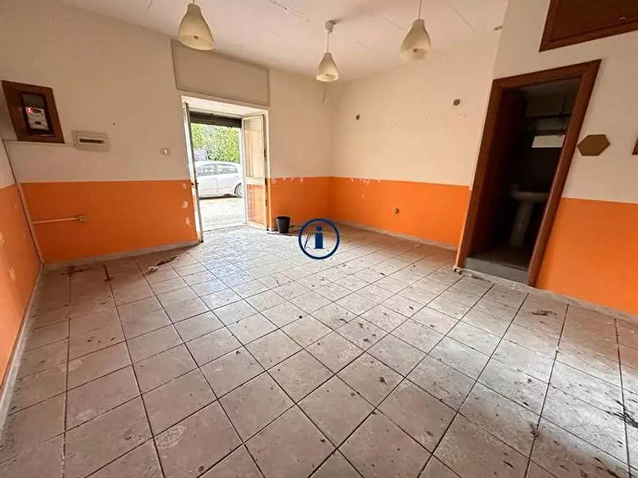 Immagine 5 di Negozio in vendita  in Via San Nicola a Caserta