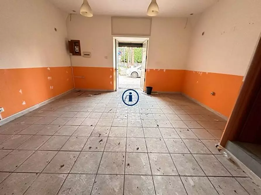 Immagine 6 di Negozio in vendita  in Via San Nicola a Caserta