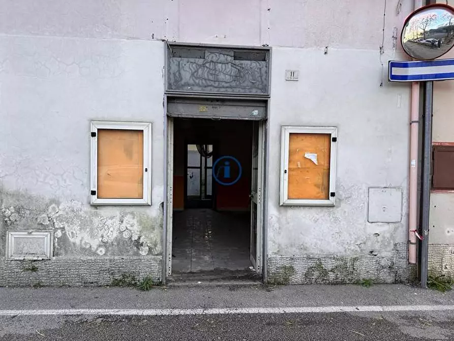 Immagine 10 di Negozio in vendita  in Via San Nicola a Caserta