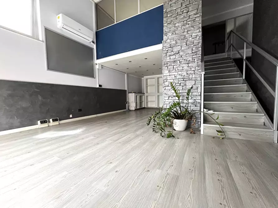 Immagine 3 di Negozio in vendita  in Via Corace a Catanzaro