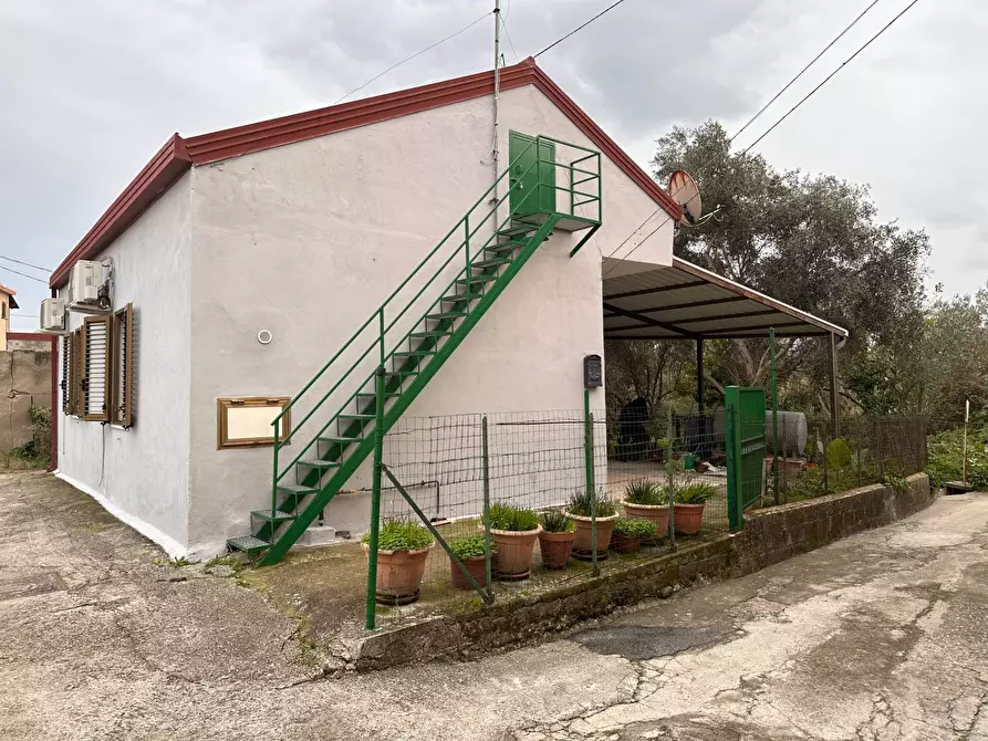 Immagine 1 di Casa indipendente in vendita  in Via Fiume Busento a Catanzaro