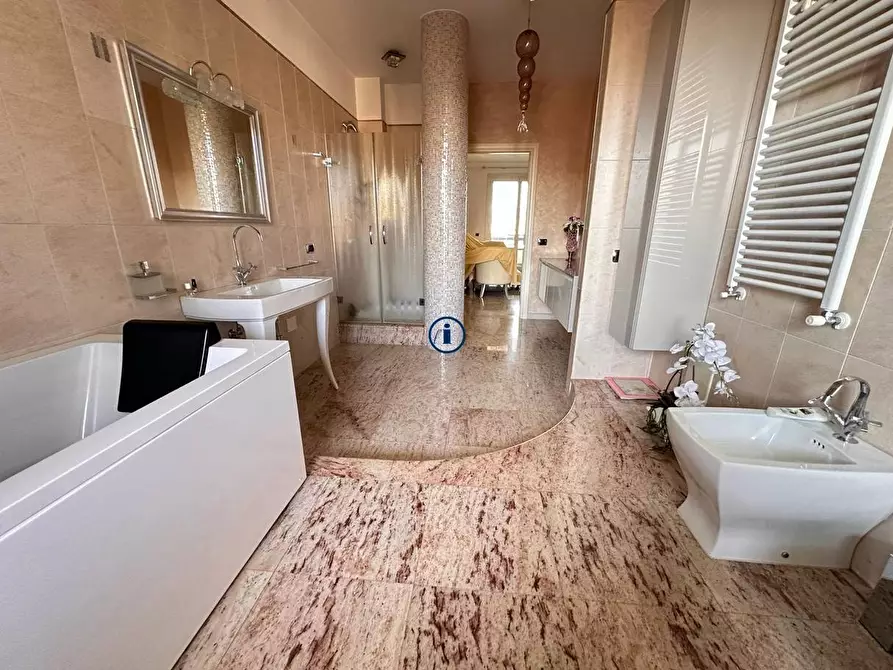 Immagine 22 di Appartamento in vendita  in Via Michelangelo Buonarroti a San Nicola La Strada