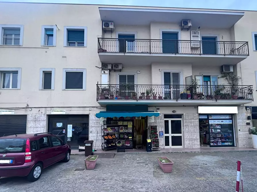Immagine 1 di Negozio in affitto  in Viale Crotone a Catanzaro