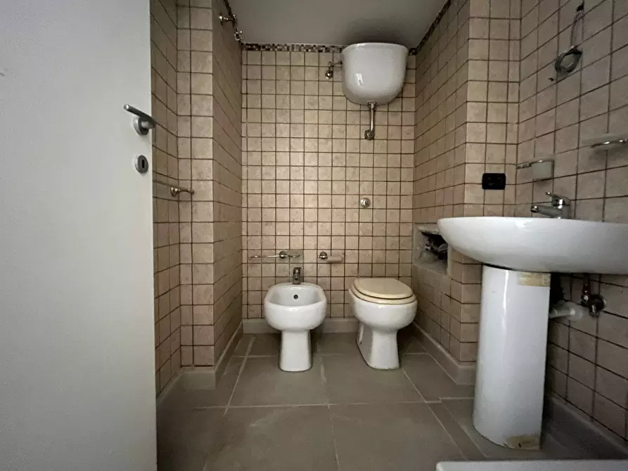 Immagine 8 di Ufficio in affitto  in via Giuseppe Poerio a Catanzaro