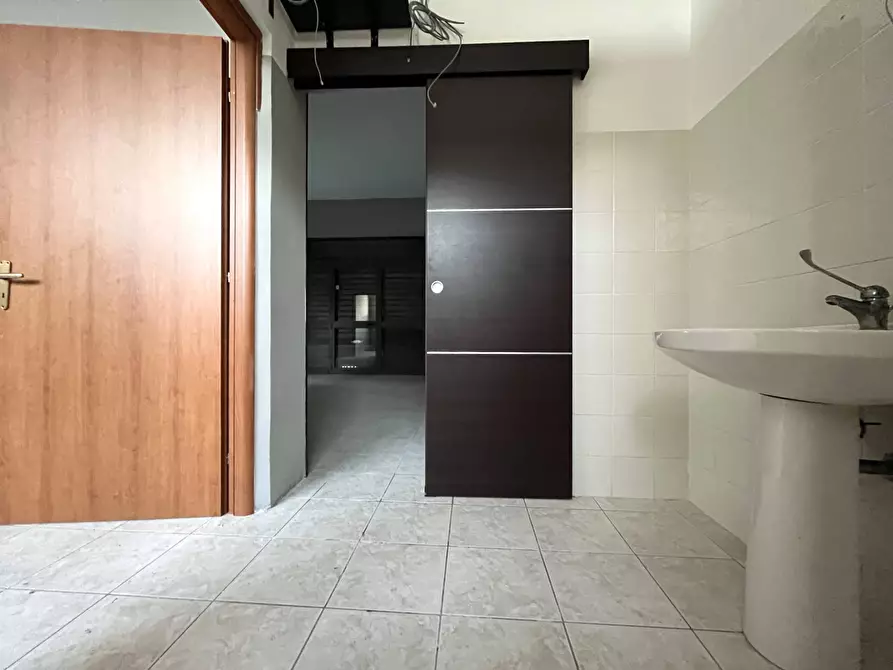 Immagine 7 di Magazzino in vendita  in Via Istria a Catanzaro