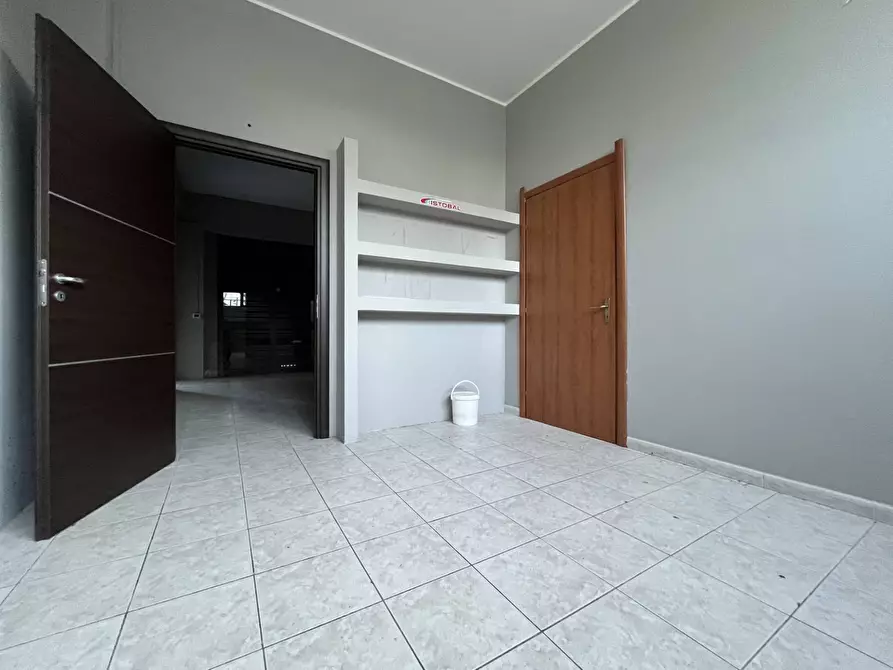 Immagine 4 di Magazzino in vendita  in Via Istria a Catanzaro