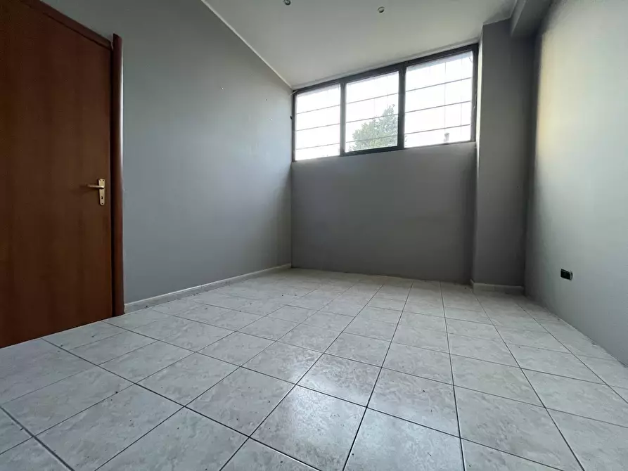 Immagine 3 di Magazzino in vendita  in Via Istria a Catanzaro