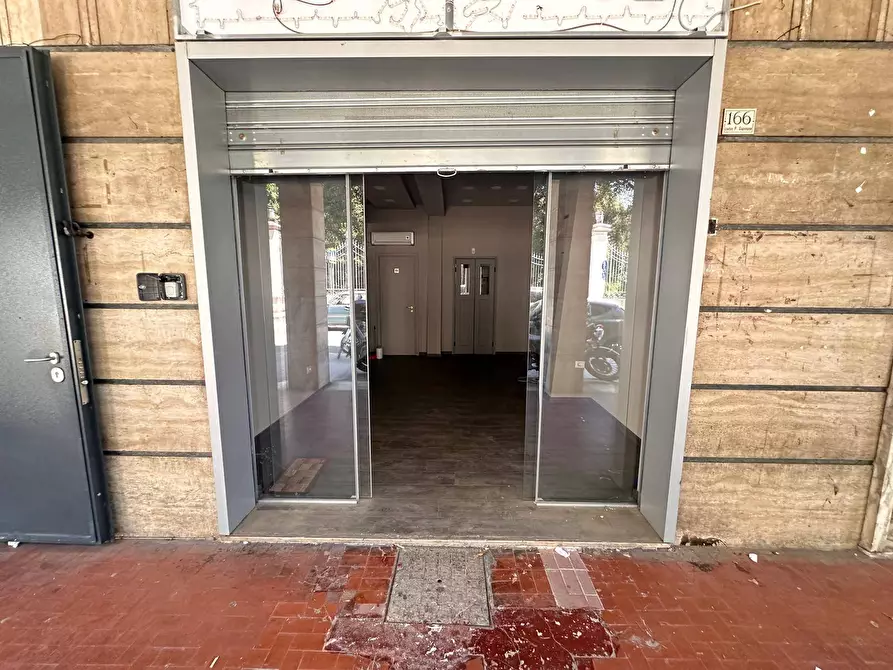 Immagine 10 di Negozio in affitto  in Corso Giannone a Caserta