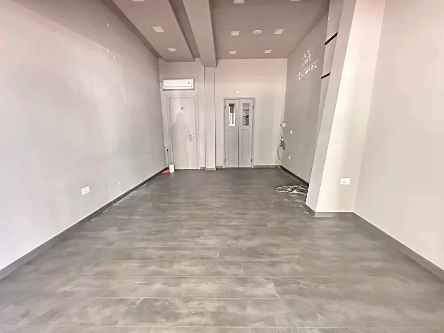 Immagine 3 di Negozio in affitto  in Corso Giannone a Caserta