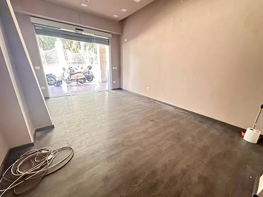 Immagine 7 di Negozio in affitto  in Corso Giannone a Caserta