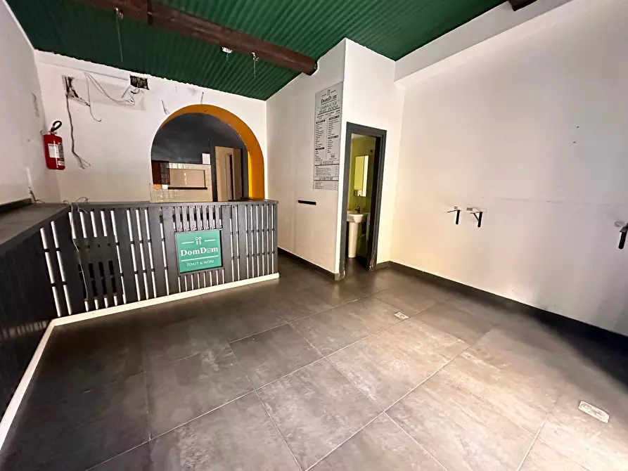 Immagine 2 di Negozio in affitto  in Via G. B. Vico a Caserta