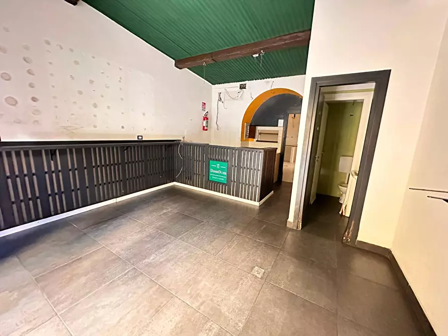Immagine 3 di Negozio in affitto  in Via G. B. Vico a Caserta