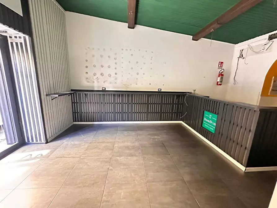 Immagine 4 di Negozio in affitto  in Via G. B. Vico a Caserta