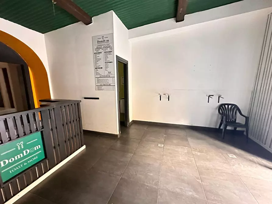 Immagine 5 di Negozio in affitto  in Via G. B. Vico a Caserta