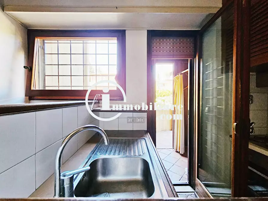 Immagine 12 di Appartamento in vendita  in VIA CASSIA a Roma