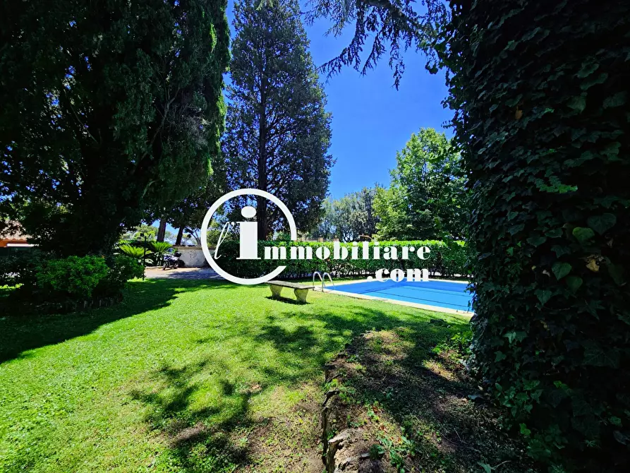 Immagine 30 di Appartamento in vendita  in VIA CASSIA a Roma