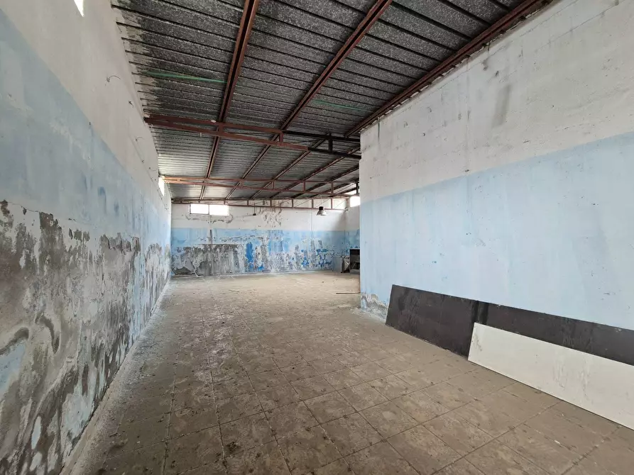 Immagine 6 di Capannone industriale in vendita  in Via Istria a Catanzaro