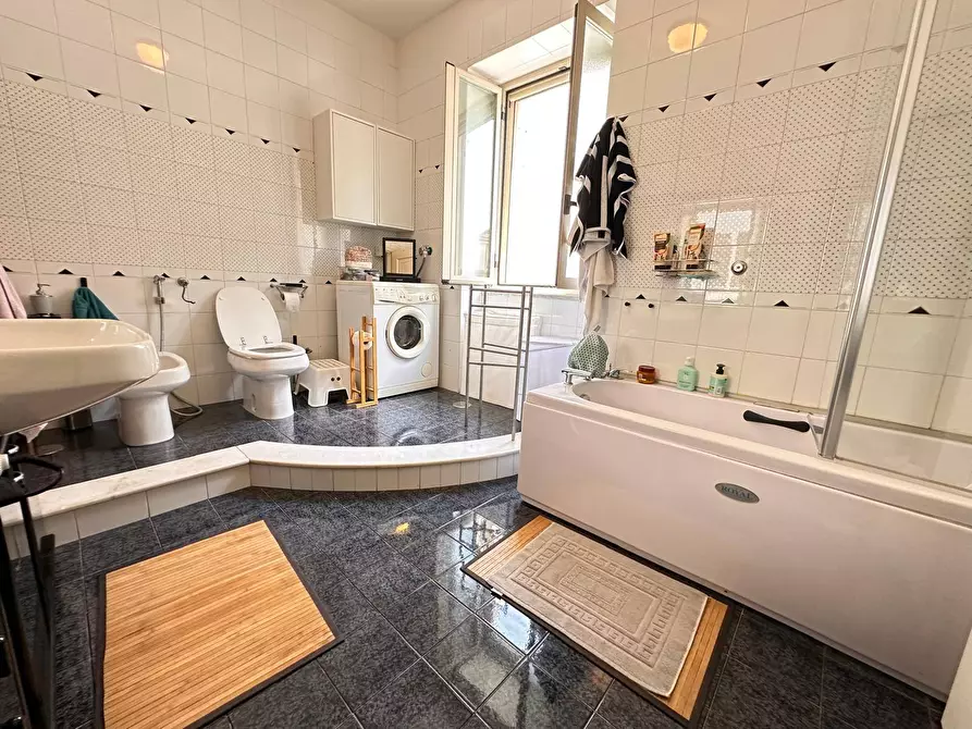 Immagine 21 di Villa in vendita  in Via Donizetti a San Nicola La Strada