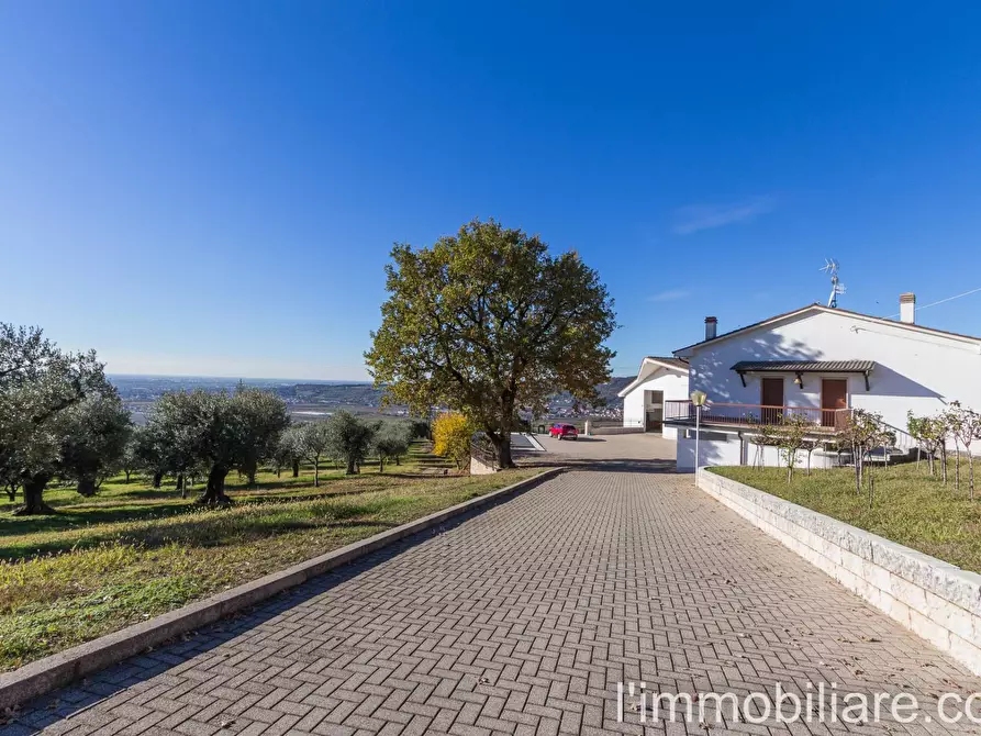 Immagine 1 di Rustico / casale in vendita  in via Pradelle a Verona