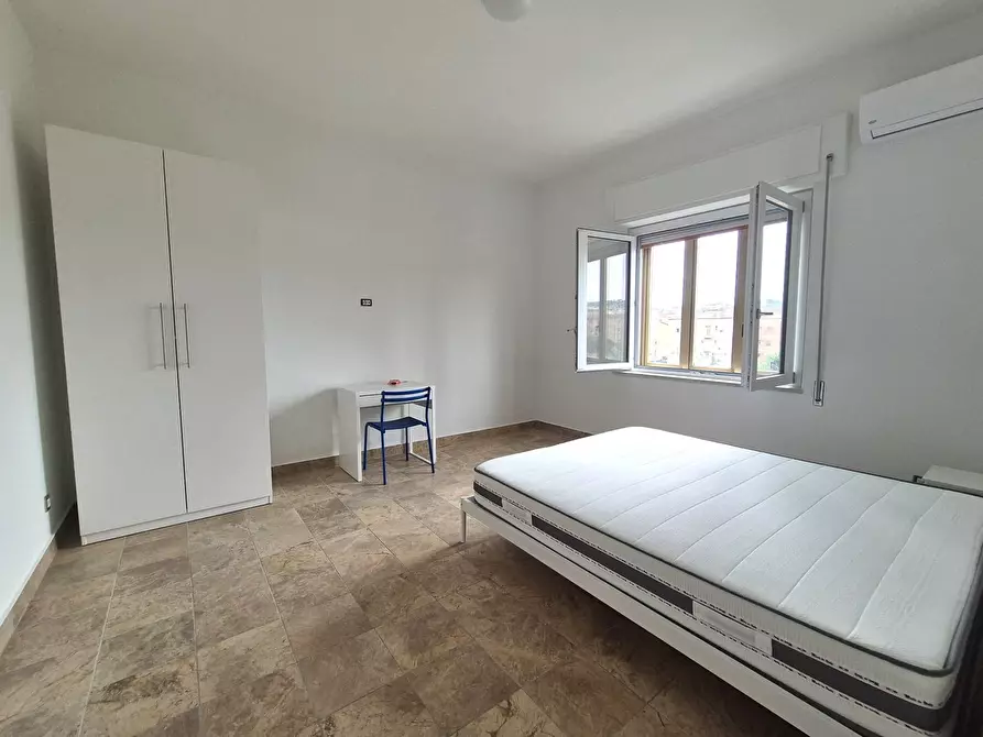 Immagine 14 di Camera in affitto  in Via Torrazzo a Catanzaro