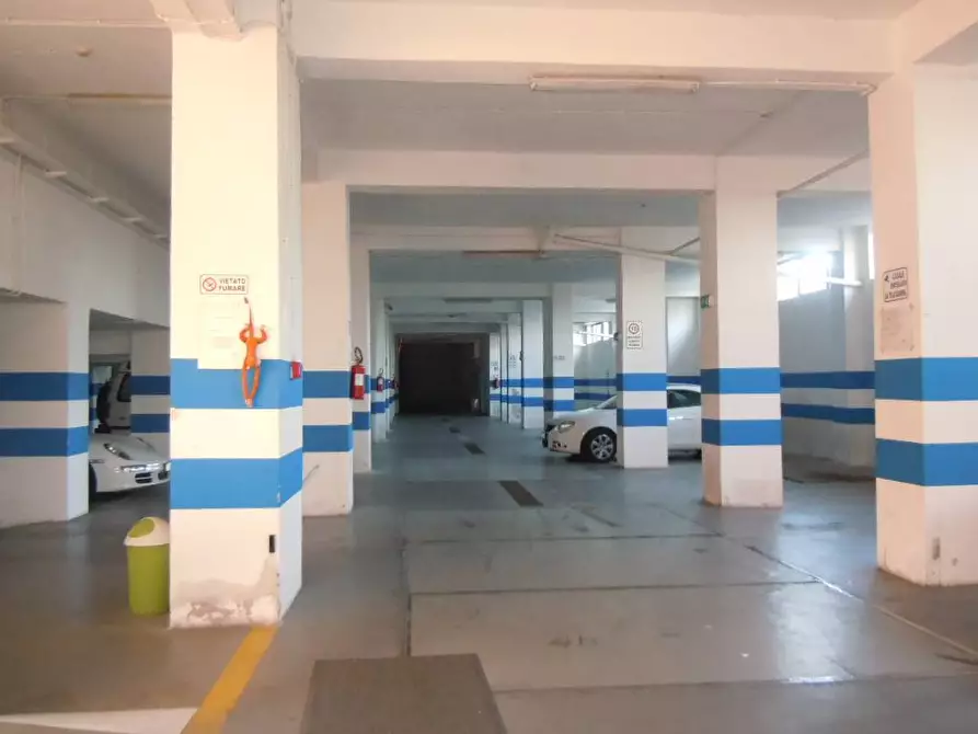 Immagine 2 di Negozio in affitto  in Via F. Caracciolo a Catanzaro