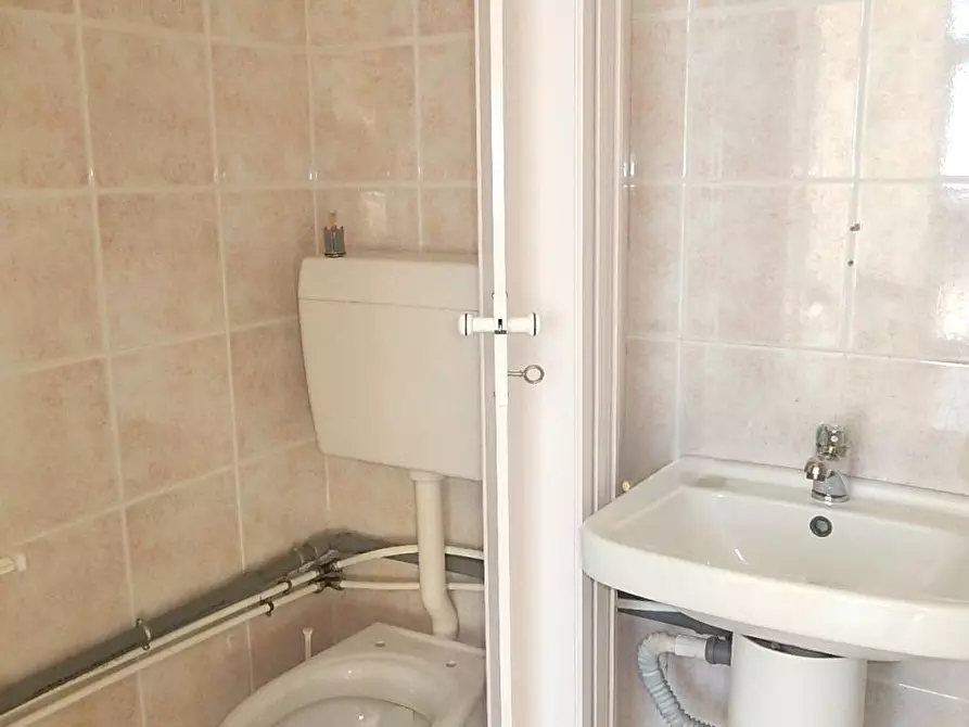 Immagine 4 di Negozio in vendita  in Via Stefano Lungomare a Catanzaro