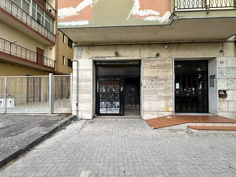 Immagine 2 di Negozio in vendita  in Via Lungomare Stefano Pugliese a Catanzaro