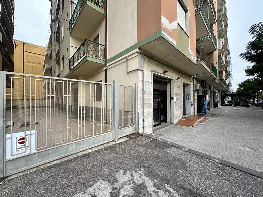 Immagine 1 di Negozio in vendita  in Via Lungomare Stefano Pugliese a Catanzaro