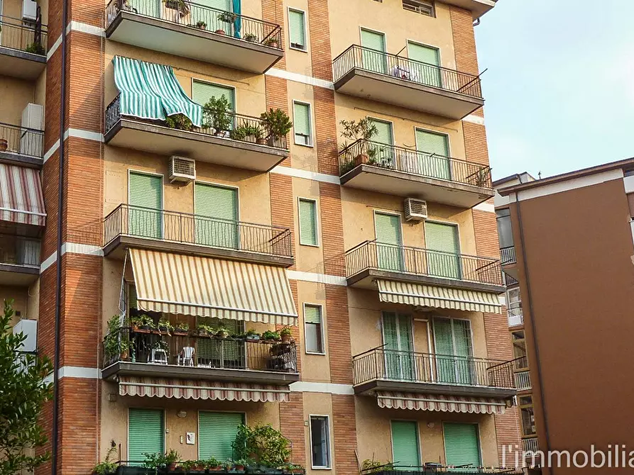 Immagine 1 di Box auto in vendita  in Via Poerio a Verona