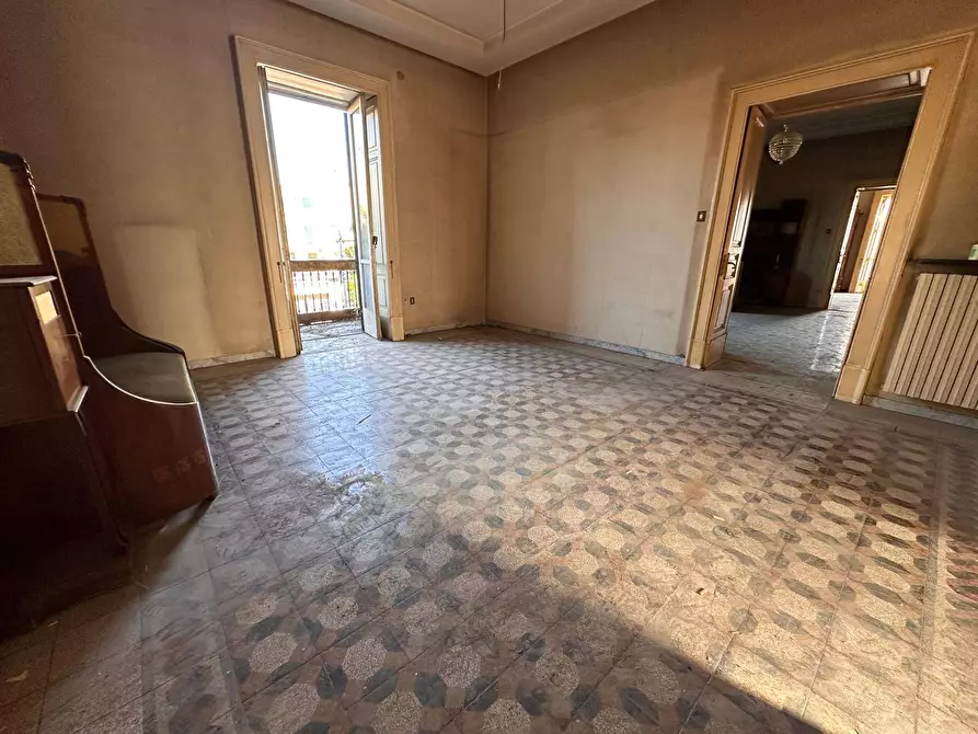 Immagine 10 di Palazzo in vendita  in Via Roma a Melito Di Napoli