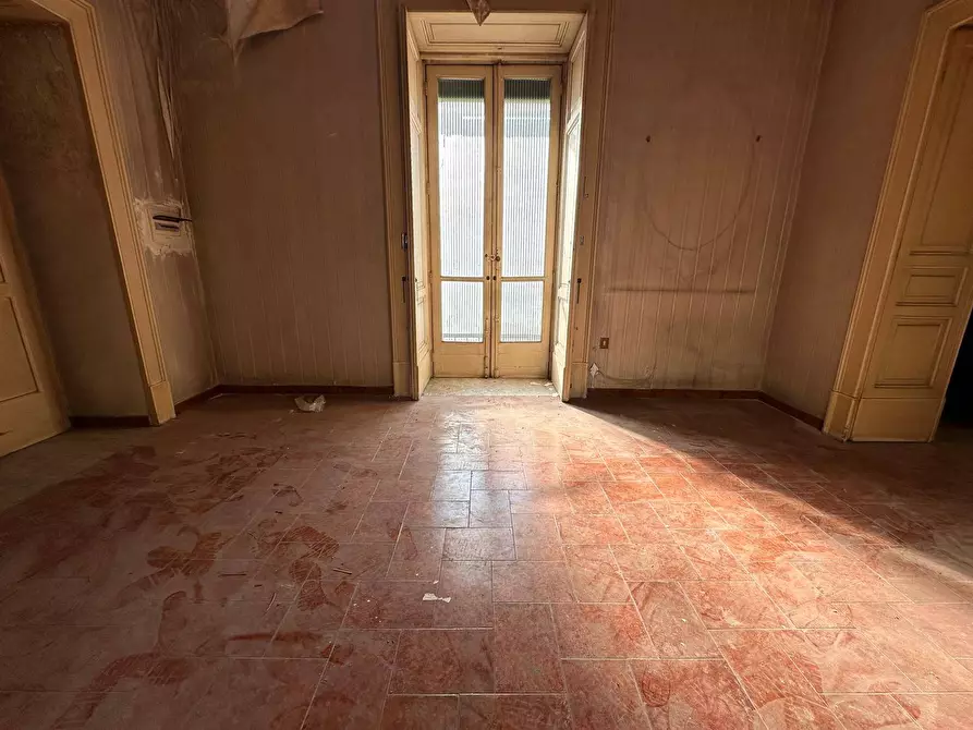 Immagine 11 di Palazzo in vendita  in Via Roma a Melito Di Napoli