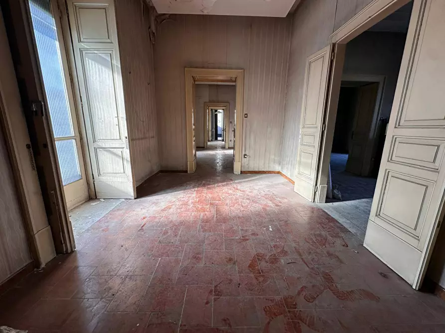 Immagine 13 di Palazzo in vendita  in Via Roma a Melito Di Napoli