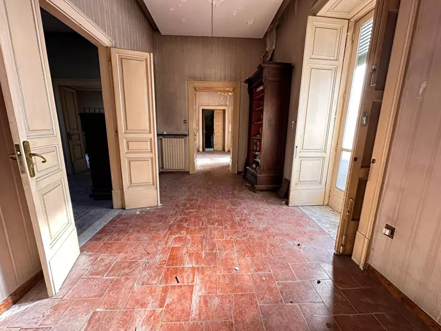 Immagine 16 di Palazzo in vendita  in Via Roma a Melito Di Napoli
