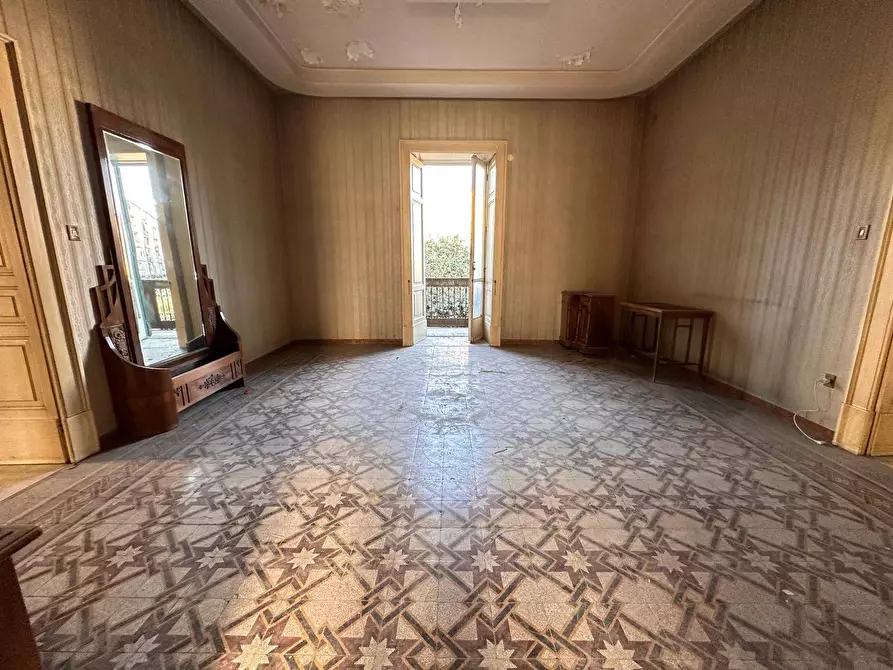 Immagine 18 di Palazzo in vendita  in Via Roma a Melito Di Napoli