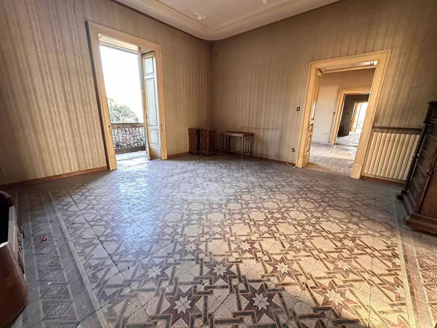Immagine 19 di Palazzo in vendita  in Via Roma a Melito Di Napoli