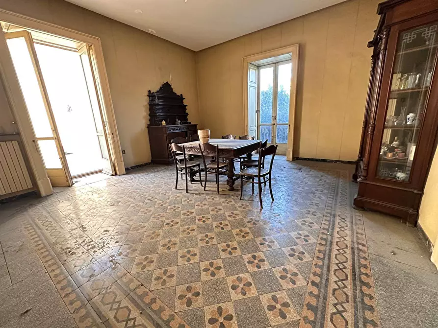 Immagine 22 di Palazzo in vendita  in Via Roma a Melito Di Napoli