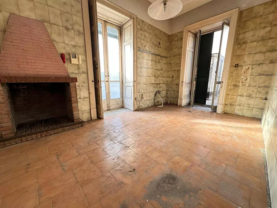 Immagine 23 di Palazzo in vendita  in Via Roma a Melito Di Napoli