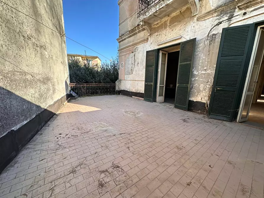 Immagine 26 di Palazzo in vendita  in Via Roma a Melito Di Napoli