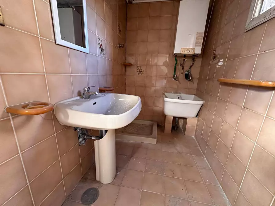 Immagine 28 di Palazzo in vendita  in Via Roma a Melito Di Napoli