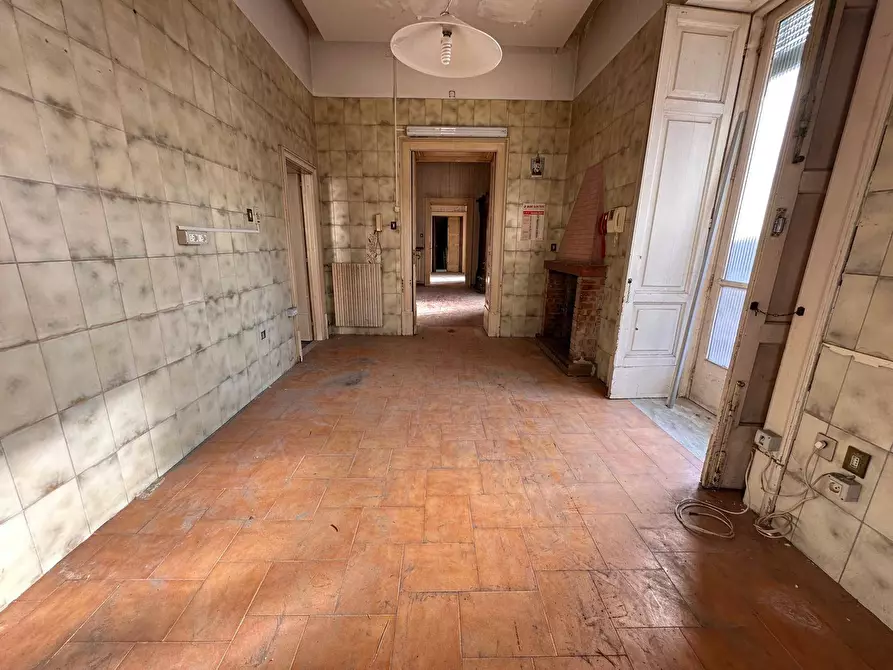 Immagine 30 di Palazzo in vendita  in Via Roma a Melito Di Napoli