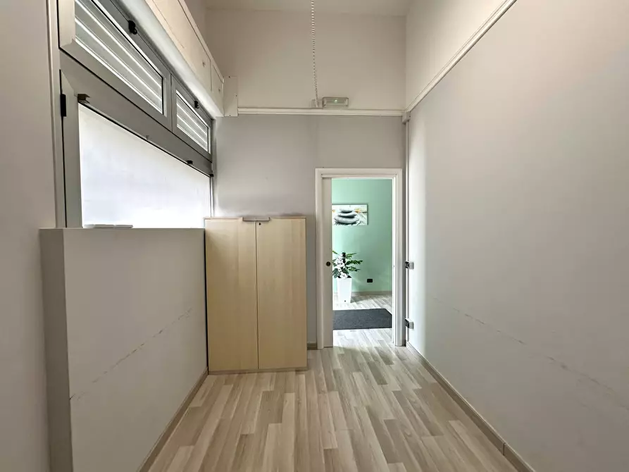 Immagine 7 di Negozio in affitto  in Via Antonio Izzi De Falenta a Catanzaro