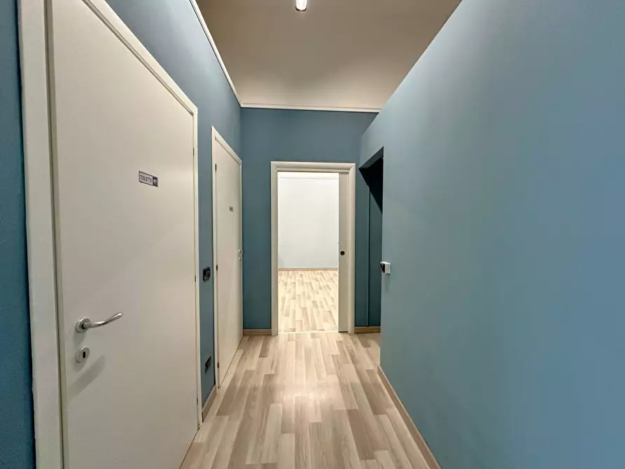 Immagine 8 di Negozio in affitto  in Via Antonio Izzi De Falenta a Catanzaro