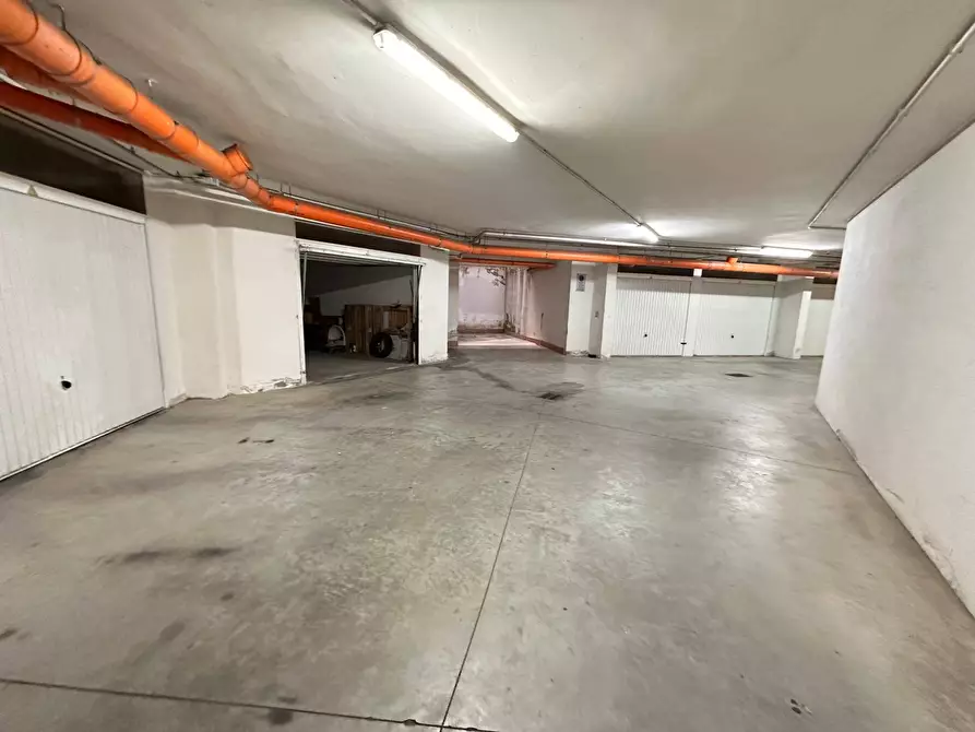 Immagine 3 di Box auto in vendita  in Via Antonello da Caserta a Caserta