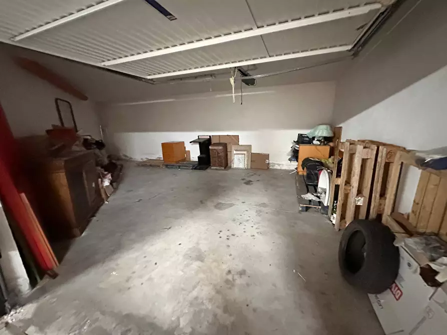 Immagine 4 di Box auto in vendita  in Via Antonello da Caserta a Caserta