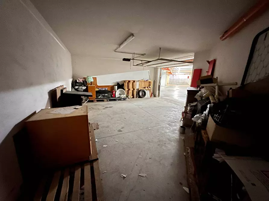 Immagine 6 di Box auto in vendita  in Via Antonello da Caserta a Caserta