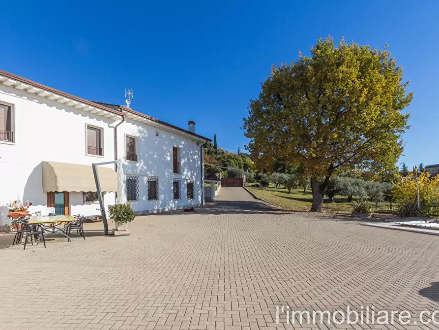 Immagine 18 di Rustico / casale in vendita  in via Pradelle a Verona
