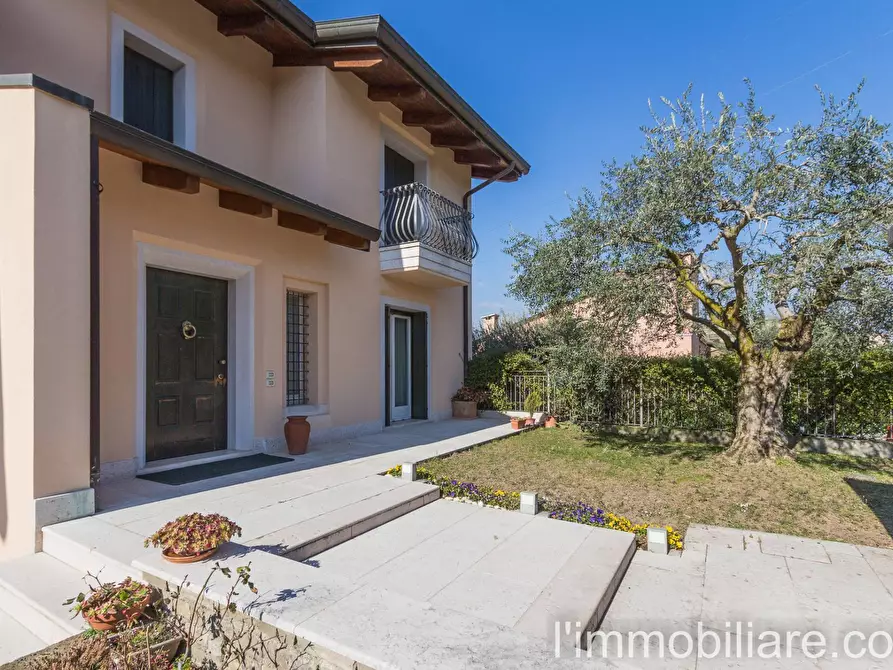 Immagine 2 di Villa in vendita  in Via Degli Archi a San Pietro In Cariano